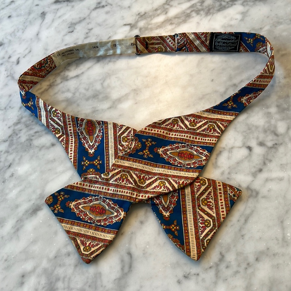 VINTAGE mens bow tie frim BLOOMINGDALES